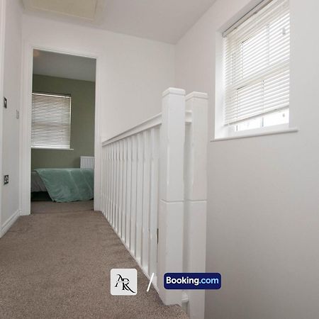 Cozy House By Ar Properties Short Lets & Serviced Accommodation Κόλτσεστερ Εξωτερικό φωτογραφία
