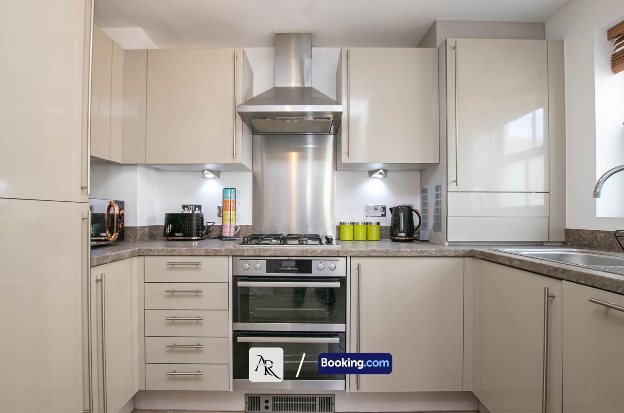 Cozy House By Ar Properties Short Lets & Serviced Accommodation Κόλτσεστερ Εξωτερικό φωτογραφία