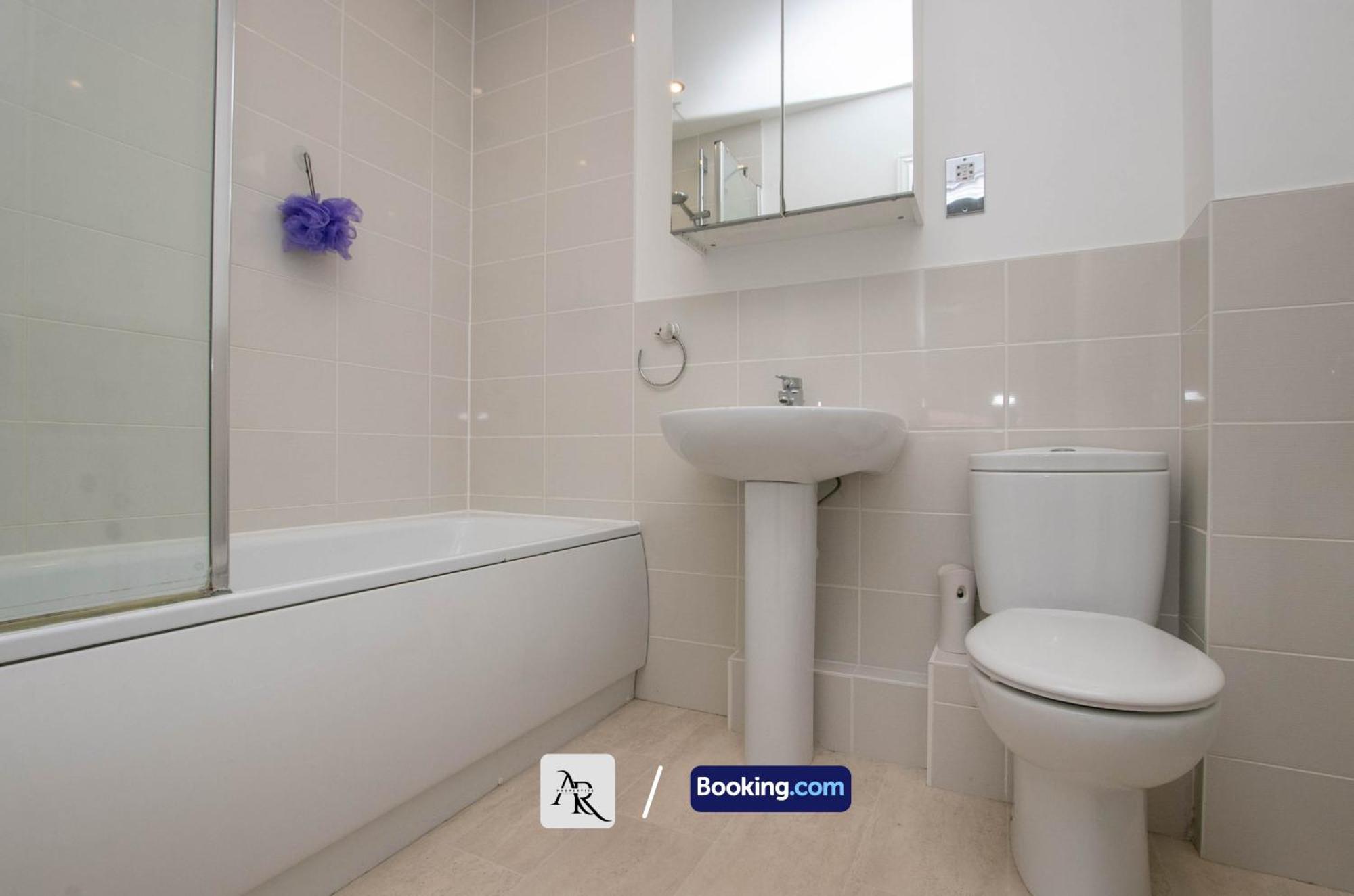 Cozy House By Ar Properties Short Lets & Serviced Accommodation Κόλτσεστερ Εξωτερικό φωτογραφία